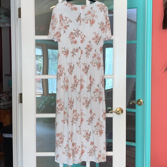Showpo White Floral Maxi Dress - Picture 8 of 10